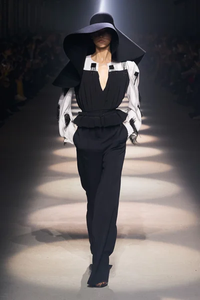 Look 44